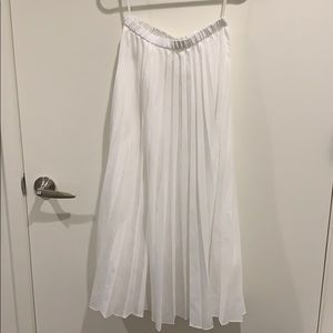 Uniqlo x small pleated maxi skirt